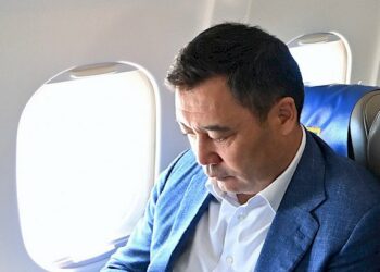 Садыр Жапаров Беларуска жөнөп кетти. Аны коштоп кеткендердин тизмеси