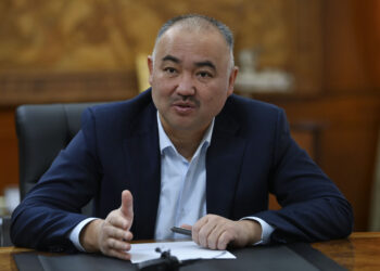 Шакиев: “Туу өзгөрөр менен эле унаалардын номурларын же ар кандай документтерди дароо өзгөртүү талап кылынбайт”