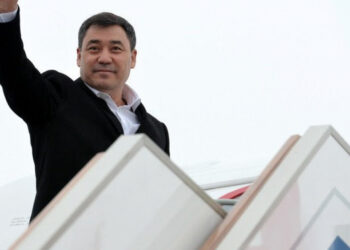 Садыр Жапаров иш сапар менен Казакстанга жөнөп кетти. Коштоп кеткендердин тизмеси