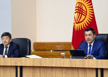 Акылбек Жапаров: «Садыр Жапаровдун кыргыздар түрмөдө отурбай, жакшы үйдө жашасын деген тилеги бар»