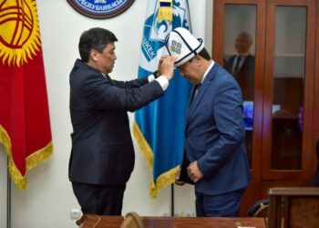 Айбек Жунушалиев Бишкек мэриясынын жамаатына тааныштырылды