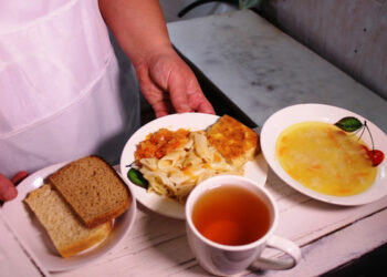 Бала бакчаларды ысык тамак менен камсыздоону кайрадан мамлекетке жүктөө боюнча мыйзамга өзгөртүү киргизилет