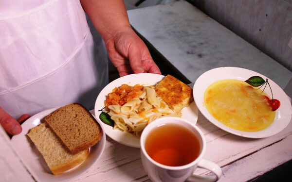 Бала бакчаларды ысык тамак менен камсыздоону кайрадан мамлекетке жүктөө боюнча мыйзамга өзгөртүү киргизилет