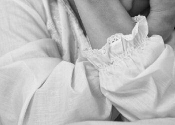 «Апасы рактан каза болуп, атасы өлтүрүлгөн». Чүйдө өгөй ата 11 жаштагы кызды зордуктоого шектелип жатат