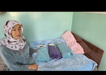 «Бир кызы чарчап калган». Кызыл-кыялык келин 4 эмди жарыкка алып келди