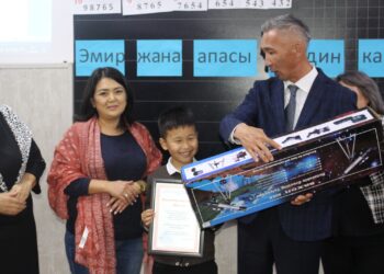 Аламүдүн-1 кичи районунда чыккан өрттү 3-класстын окуучусу байкап калган. Ага белек берилди