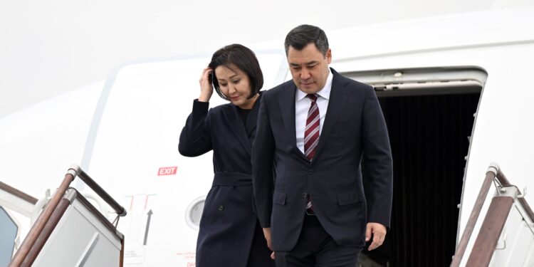 Садыр Жапаров жубайы менен Ташкентке барды