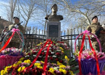 Баткенде чек арада каза болгон эки кызматкердин ысымы көчөгө берилди