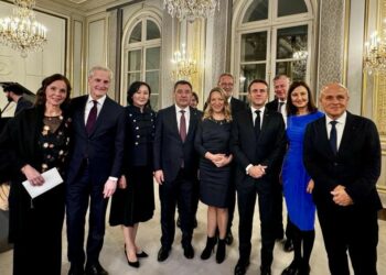 Садыр Жапаров менен жубайы Франциянын президентинин кабыл алуу иш-чарасына катышты