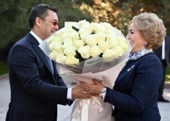 Матвиенко Садыр Жапаровго орус тилин колдоого алып жаткандыгы үчүн ыраазычылык билдирди