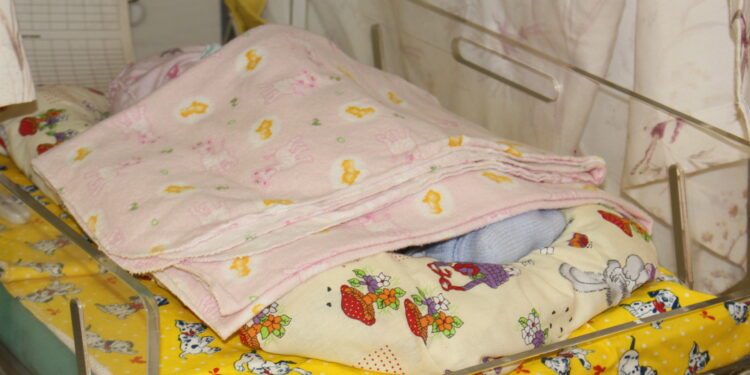 Таштандыдан табылган жаңы төрөлгөн баланын ден соолугу туруктуу