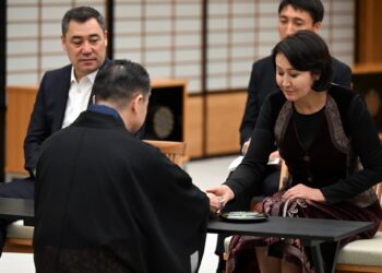 Садыр Жапаров менен Айгүл Жапарова Киотодо чай аземине катышты