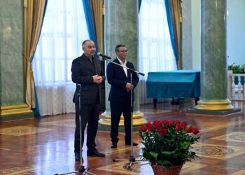 Нурланбек Шакиев белгилүү калемгер Нурланбек Калыбековдун 50 жылдык маарекесине арналган иш-чарага катышты