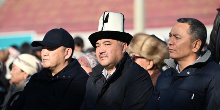 Таласта Бабанов салган имараттын ачылышына Ташиев менен Шакиев барды (сүрөт)