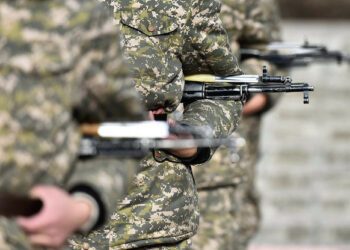 Баткенде башынан жаракат алган чек арачы ооруканада каза болду