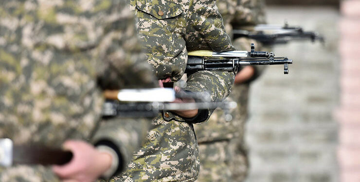 Баткенде башынан жаракат алган чек арачы ооруканада каза болду