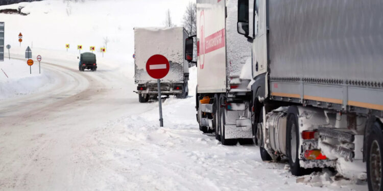 «Сосновка» жана «Арал» постторундагы чектөөлөр алынды