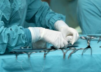 Сауд Арабиядан келген дарыгерлер Кыргызстанда жүрөккө бекер операция жасайт