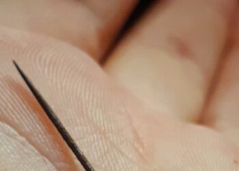 Ала-Букада «мугалим окуучуга 17 жолу ийне сайган» деген маалымат териштирилип жатат