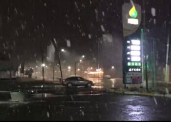 Каракол шаарына кар жаады (видео)