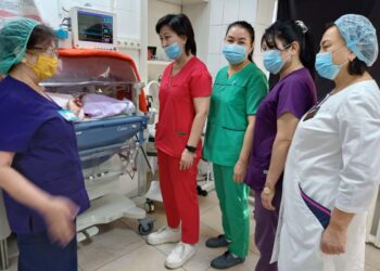 Сүйүнчү! Бишкекте 33 жаштагы келин үч эм төрөдү