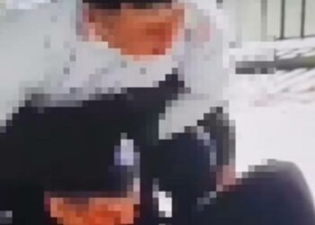 Ош милициясынын башчысынын 3 орун басары кызматтан кол жууган мушташтын видеосу