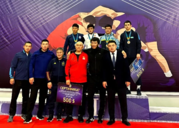 Алмаз Сманбеков менен Алибек Осмонов Казакстанда өткөн мелдеште алтын медаль жеңди