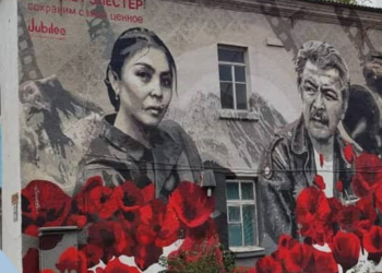 Бишкекте “Ысык-Көлдүн кызгалдактары” тасмасынын негизинде имаратка сүрөт тартылды