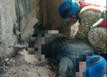 Таласта маданият үйүн бузуп жаткан жаранды бетон басып калган. Куткаруучулар жардам көрсөттү