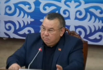 Депутат Балбак Түлөбаев Улуттук банк андан кечирим сурашы керектигин айтты