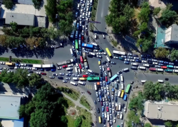 Төрага Шакиев: «Бишкектеги унаа тыгынын тез арада жоюу боюнча чара көрүү керек»