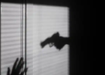 Кытайда ууруга кирген жаран уктап калып, үй ээсин коңуругу менен ойготкон