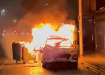 Балдарга болгон кол салуудан кийин Дублинде тополоң чыкты (видео)