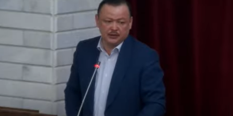 «Туу өзгөртүлгөндөн кийин документтерди, иш-кагаздарды тез арада өзгөртүүнүн кажети жок» дейт Примов