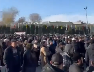 Кара-Сууда ККМге каршы митинг өтүп жатат (видео)