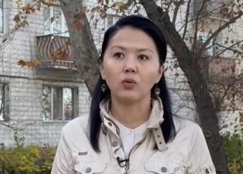 Сойкуканада иштеген кыздардын бети ачык сүрөттөрү. Мурдагы Акыйкатчы сынга алды (видео)