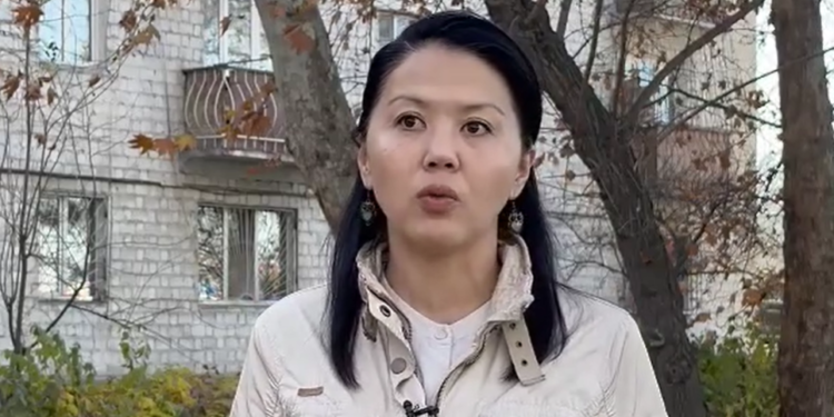 Сойкуканада иштеген кыздардын бети ачык сүрөттөрү. Мурдагы Акыйкатчы сынга алды (видео)