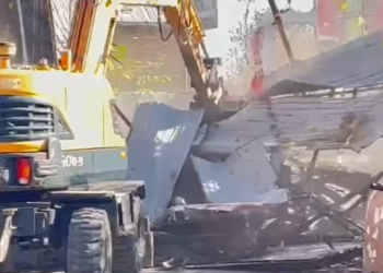 Орунтаев Ошко барып, 2 кабаттуу тамактануучу жайды буздурду (видео)