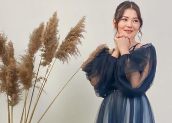 Продюсер Канат Кадыржандын жубайы, ырчы Сезим Болотбекова концерт берди (видео)