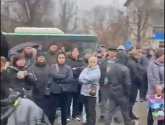 Бишкектеги «Мадина» жана «Орто-Сай» базарынын соодагерлери да митингге чыгышты