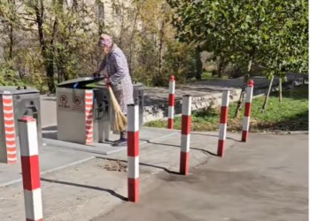 «Тазалыктын» жетекчисин көчө шыпырган апа таң калтырды (видео)