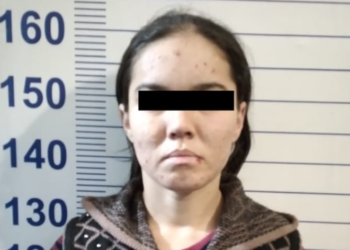 Ошто эгиз кыздарын аёосуз сабаган келин 6-январга чейин камакта калтырылды