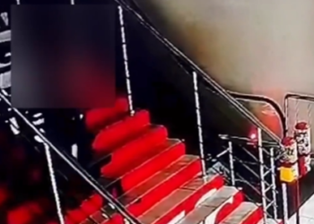 Бишкекте 3 жаштагы кыз уурдалган учур видеого түшүп калган