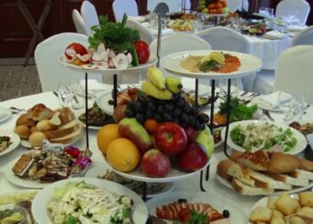 «2 бөлүктөн турса дейм». Аскар Салымбеков тойдун форматын өзгөртүү керек деген пикирин билдирди