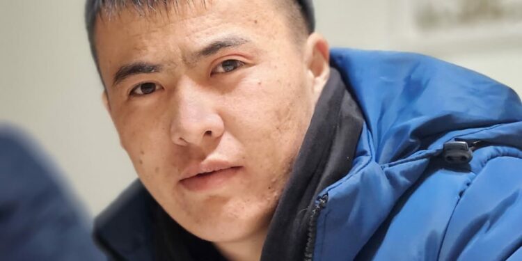 «Дааватка кеттим деген». Оштон Бишкекке кеткен Нурсултан Абдыраев майдан бери дайынсыз болуп жатат