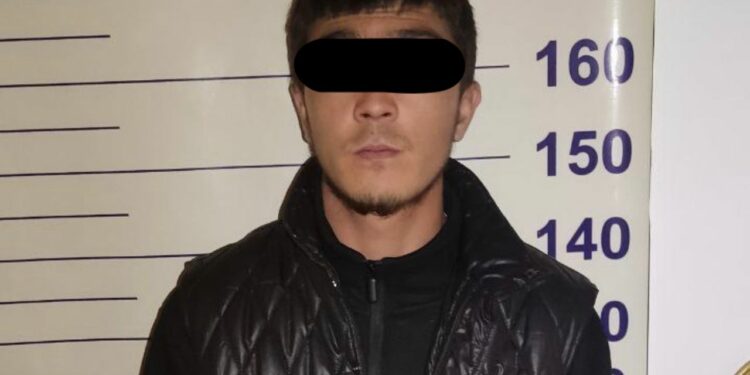 Бишкекте 26 жаштагы жигиттин унаасынан баңгизат табылды (видео)