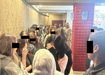 Тышы үлпөт салон, ичи сойкукана… Жаш кыздар официант катары ишке алынган