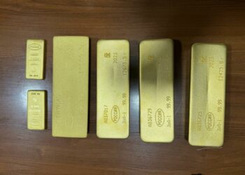 «Манас» аэропортунда 51 килограммдан ашык салмактагы алтын куймаларды алып өтүп бара жаткан чет өлкөлүк кармалды