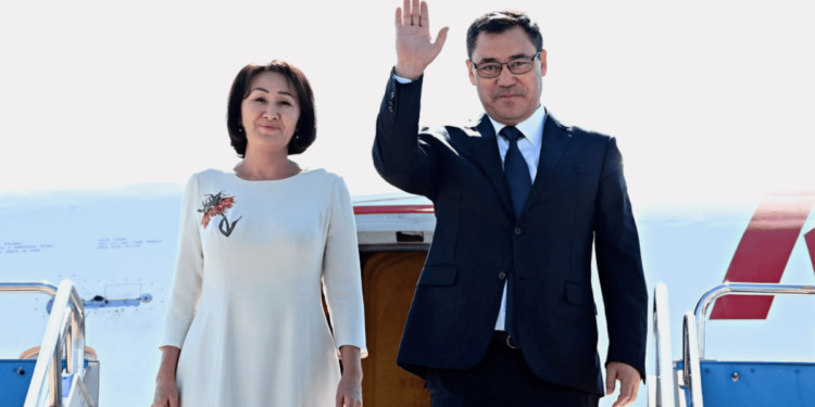 Президент Садыр Жапаров Өзбекстанга жөнөп кетти. Делегациянын курамы