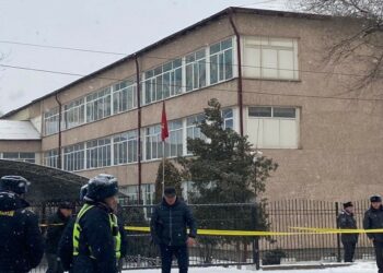 Бишкектеги мектептерде бомба тууралуу жалган маалымат бергендер кармалды